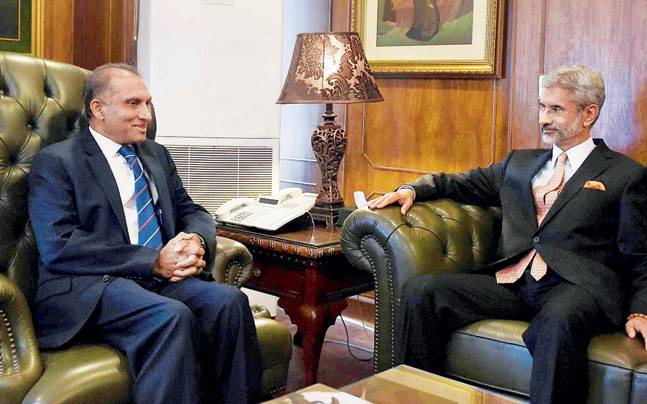 Pakistan, India discuss key issues