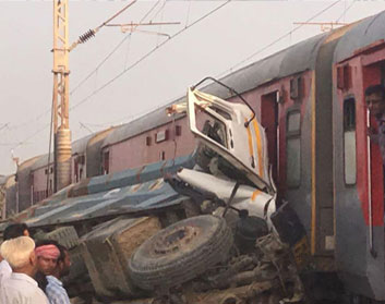 Nine coaches of Kaifiyat Express derail in UP